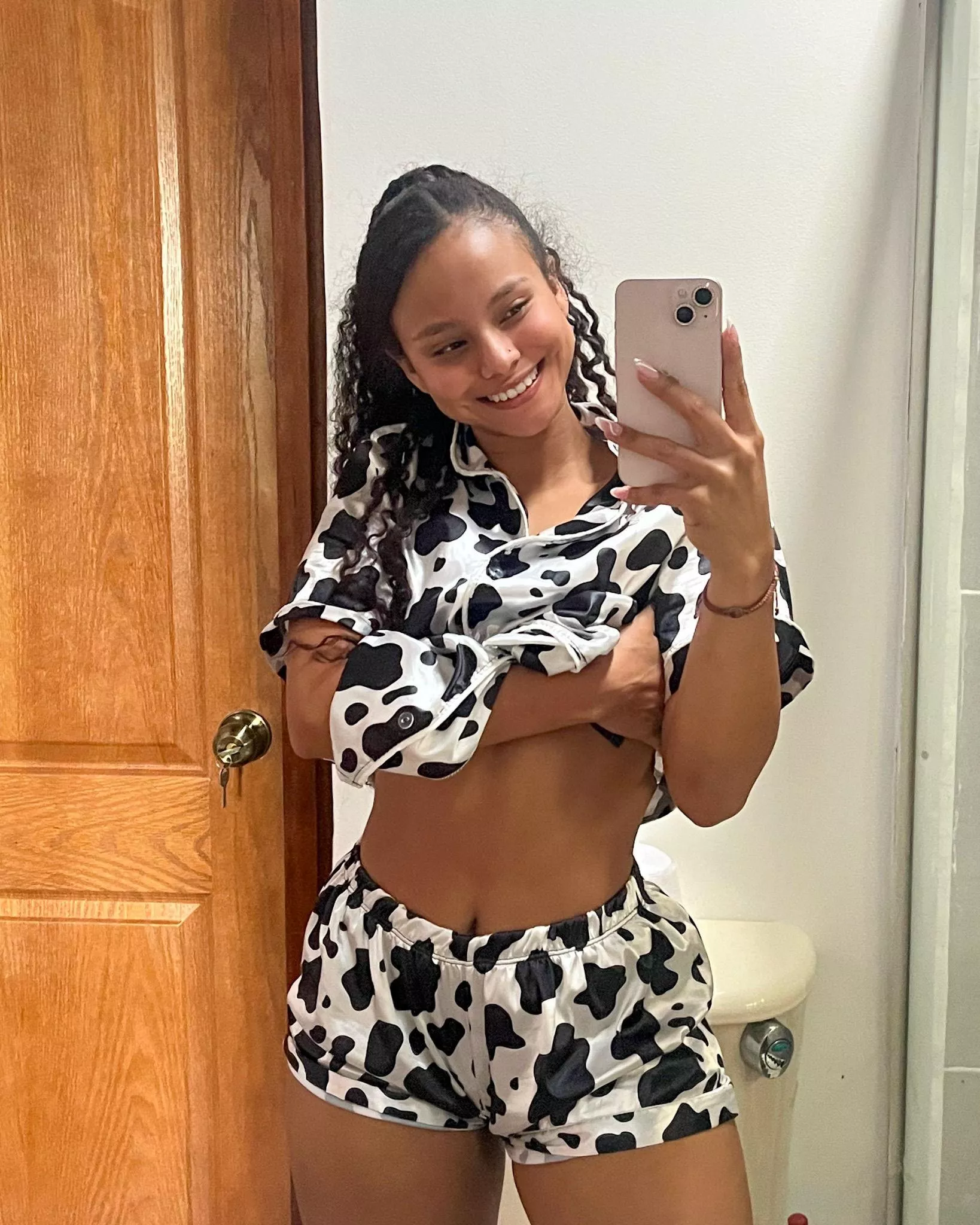 Proud of my waist posted by ILoveSmilinggBack