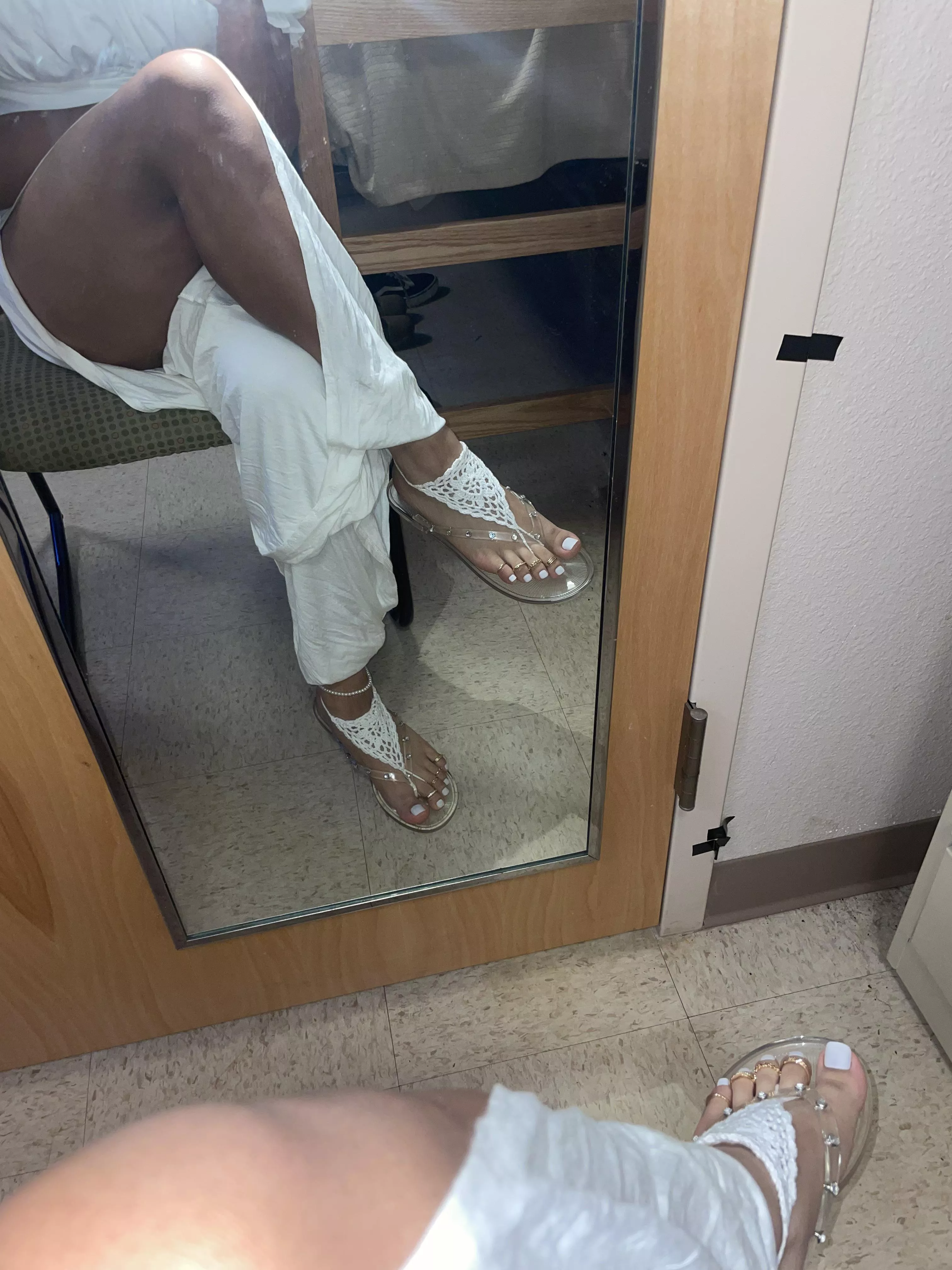 Bow down 👇 posted by UrGoddessRosey