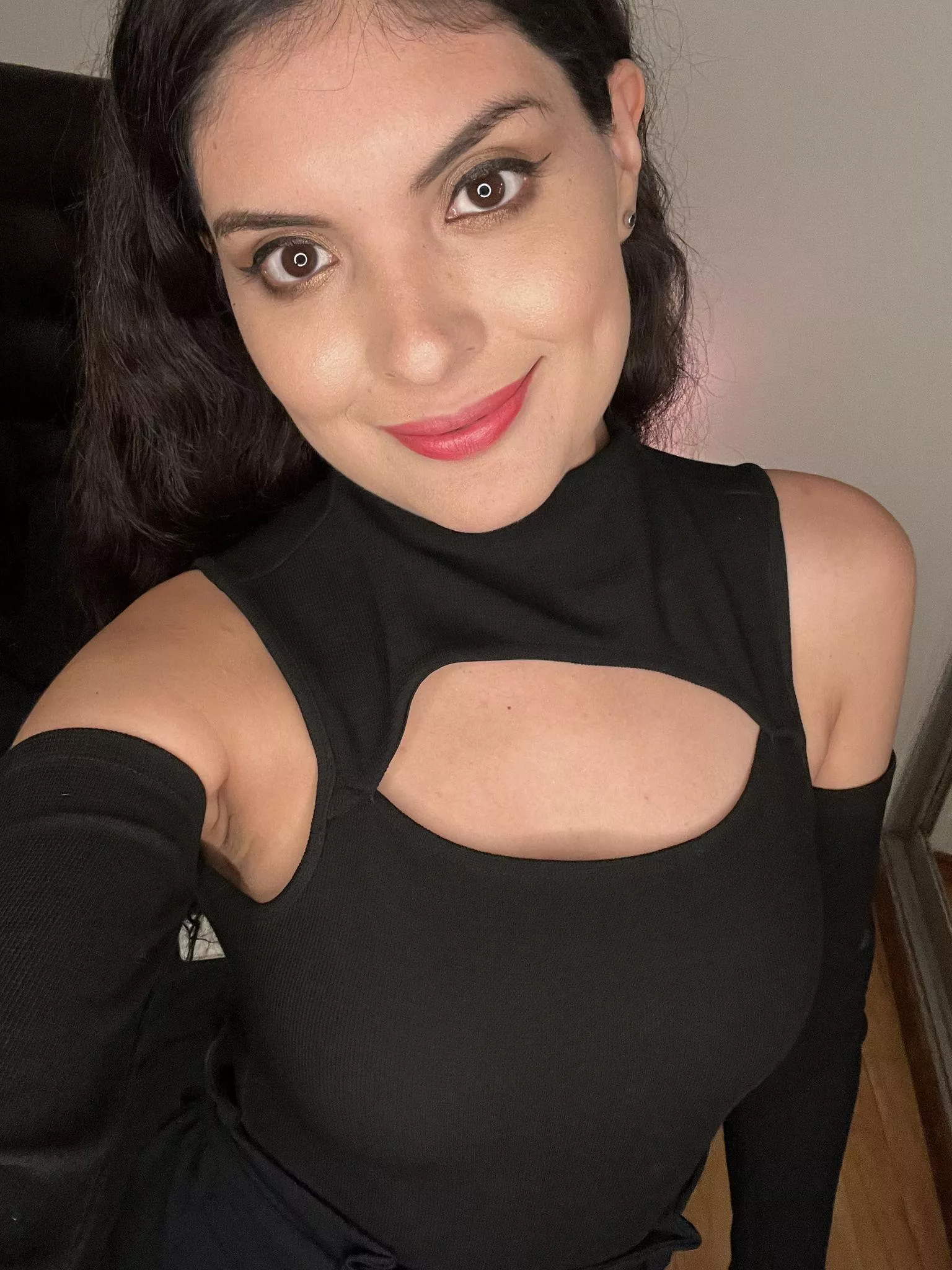 Braless, happy, and sending good vibes 😘 posted by SelenaXena