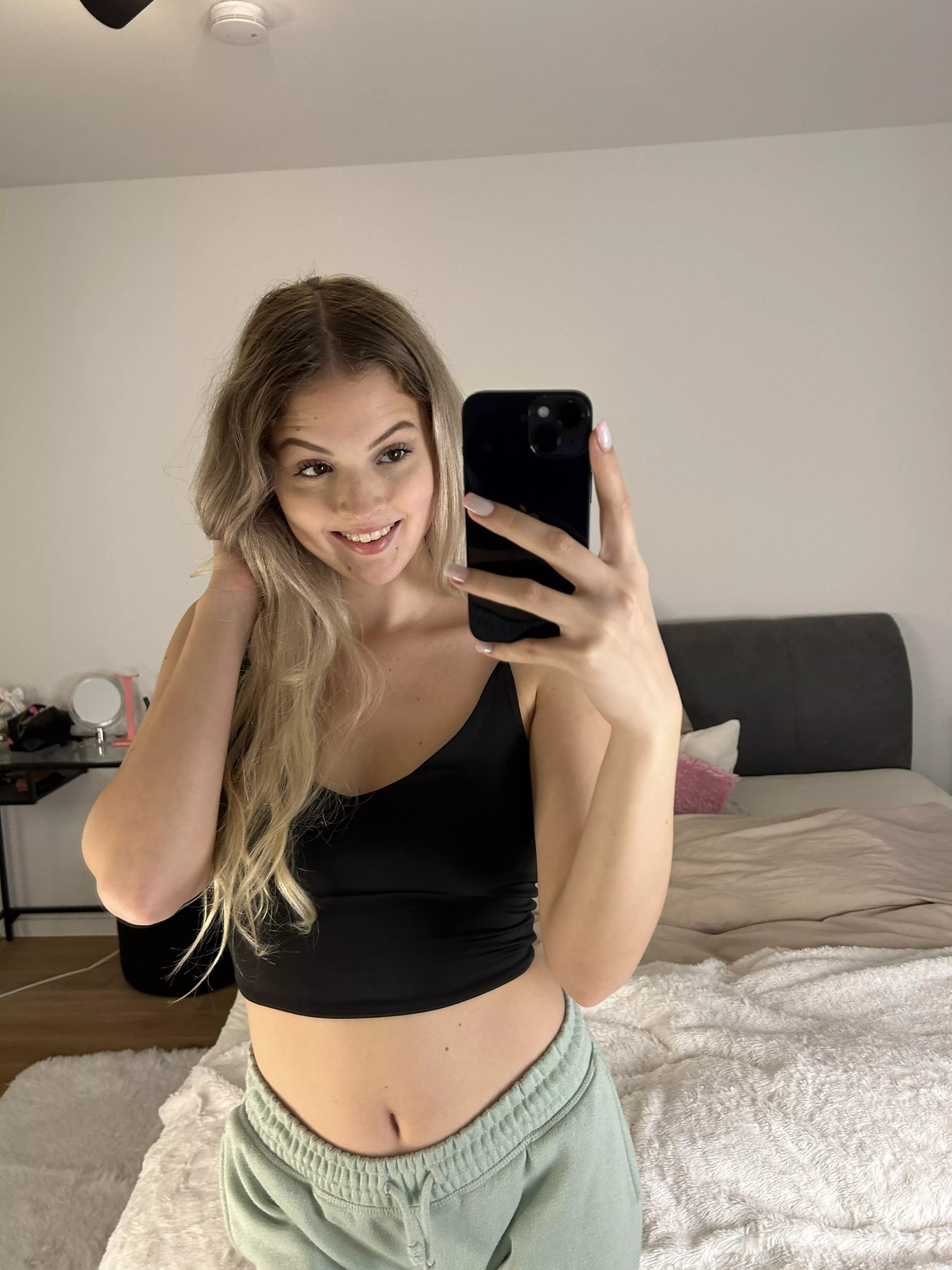 comfy night, smile is bright, it's cute..right?🫣 posted by SaCarnhy