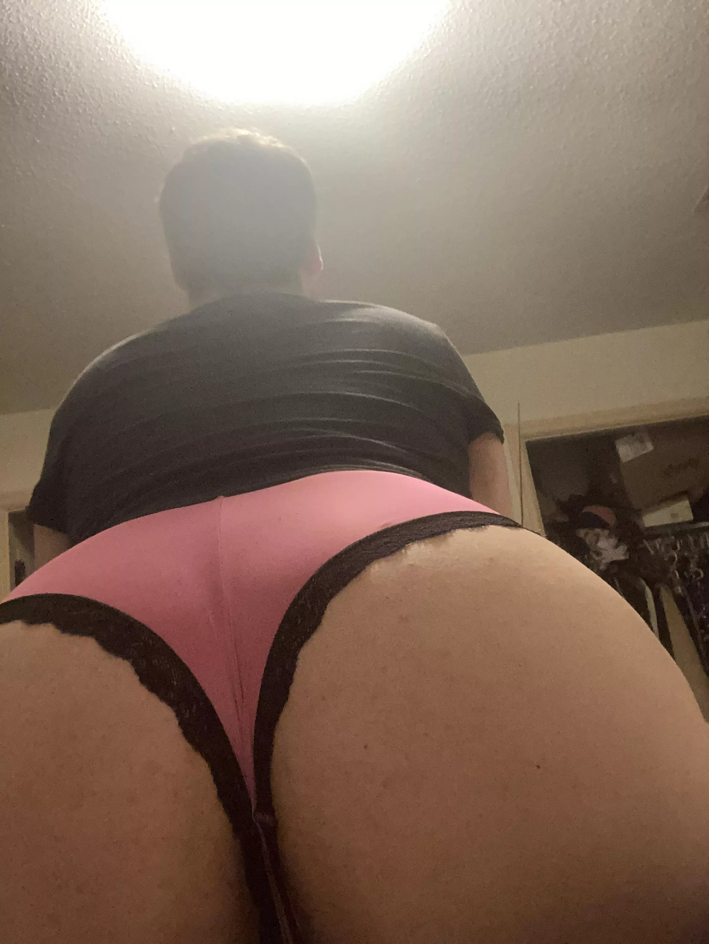 Do you like your boys in pink 🤭 posted by thicccsissydevyn