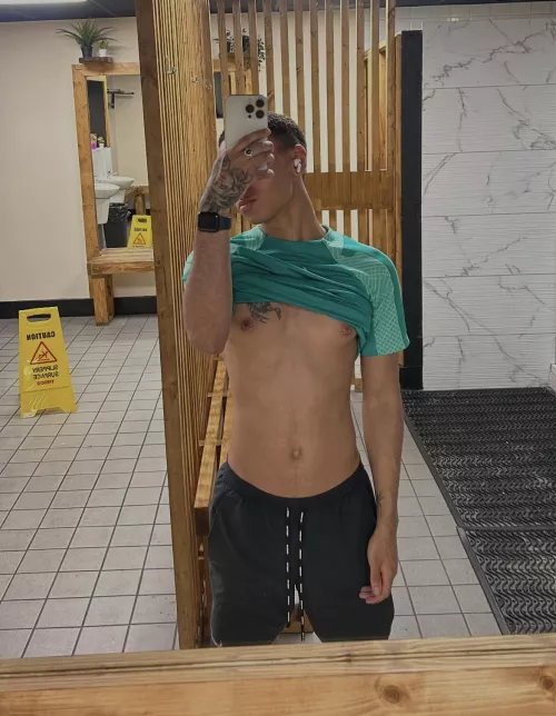 🍑 GAINER DAY AT THE GYM DONE 💪🏽 by Ryancosgrove7372