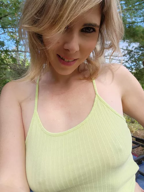 green perfect colour to enjoy the great outdoors by Tinkertoys69