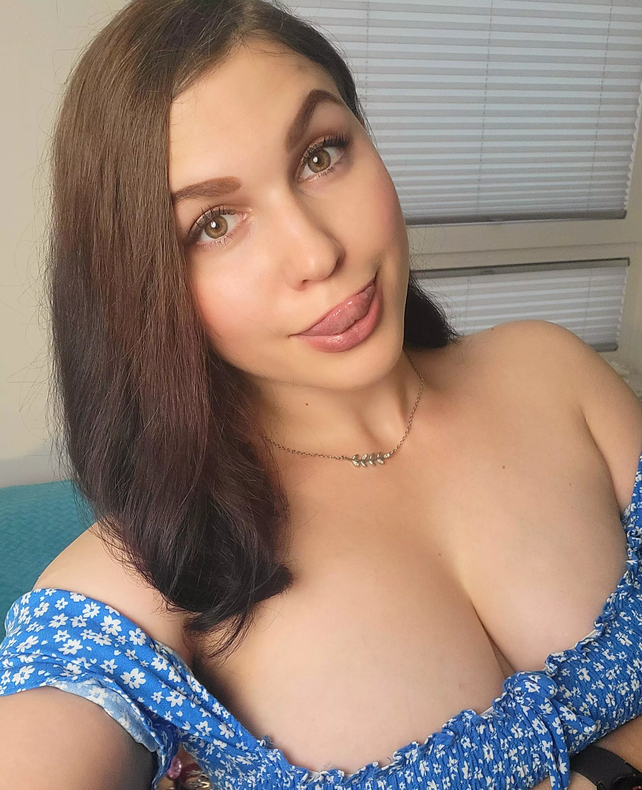 Hey coming online to @chaturbate [Tiny_hat] 😙 posted by Tiny_hat_