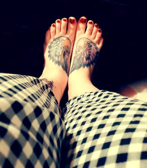 I want cum all over these feet 🤤 by Aroharosexo