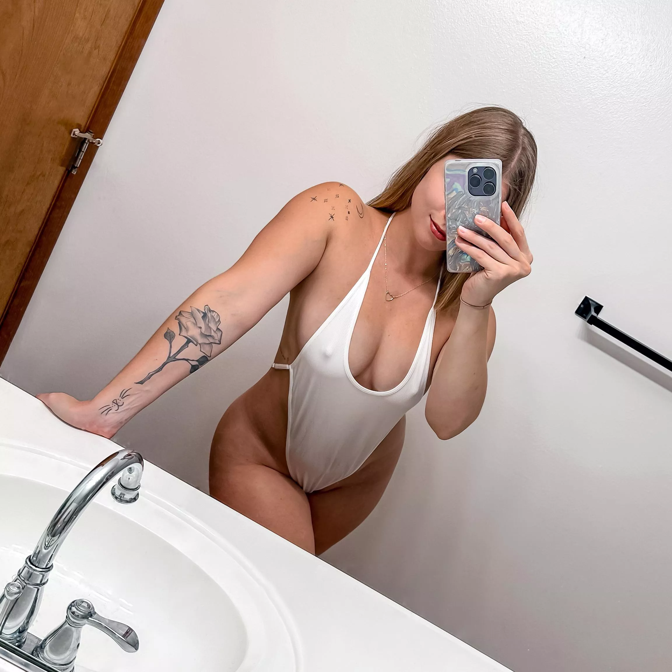 Naughty mommy 🤭 posted by chloeeelisexoo