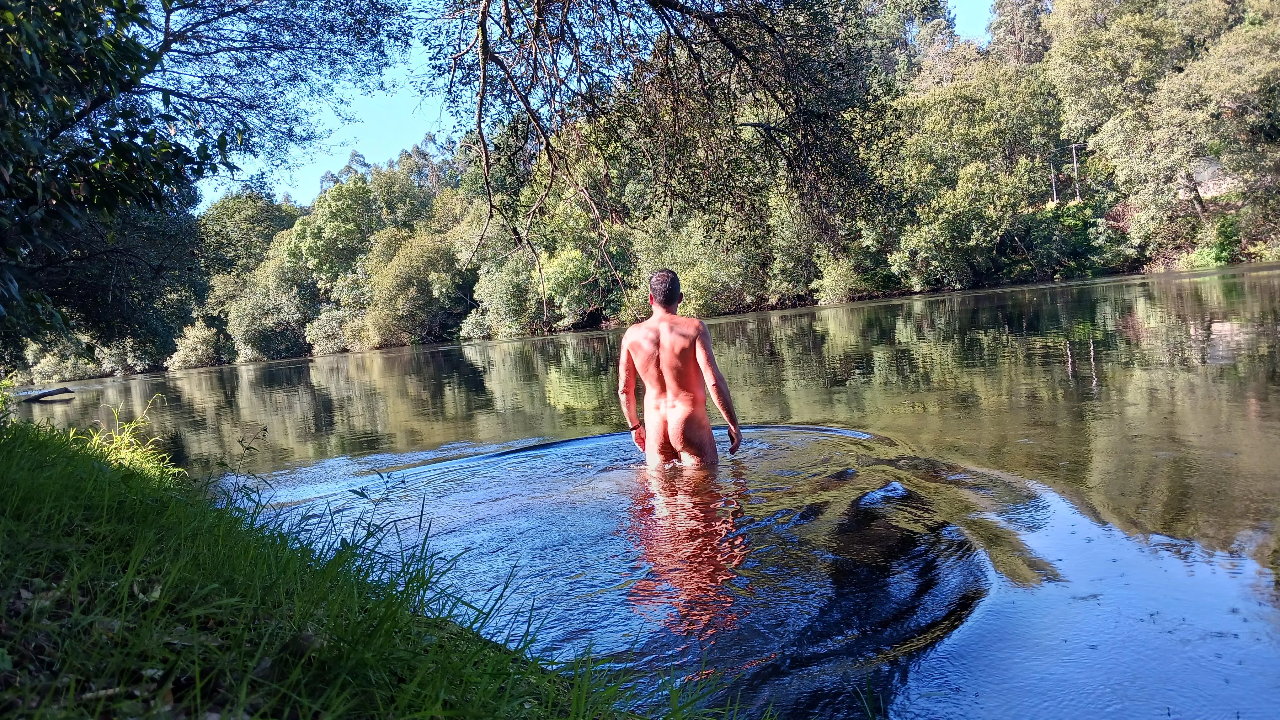Nudist river life refreshing posted by nudebodytime