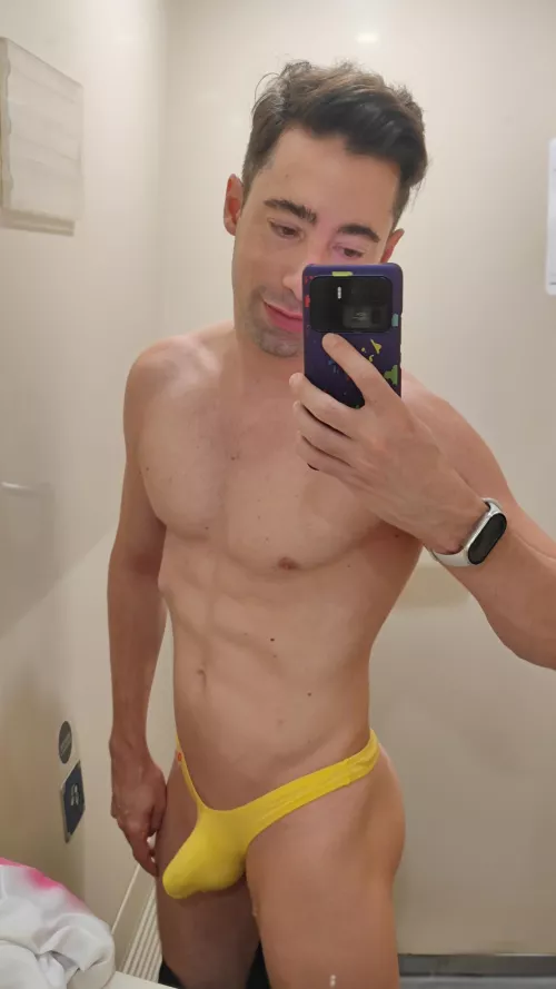 On the train in my 🟡thong by arthusandnico