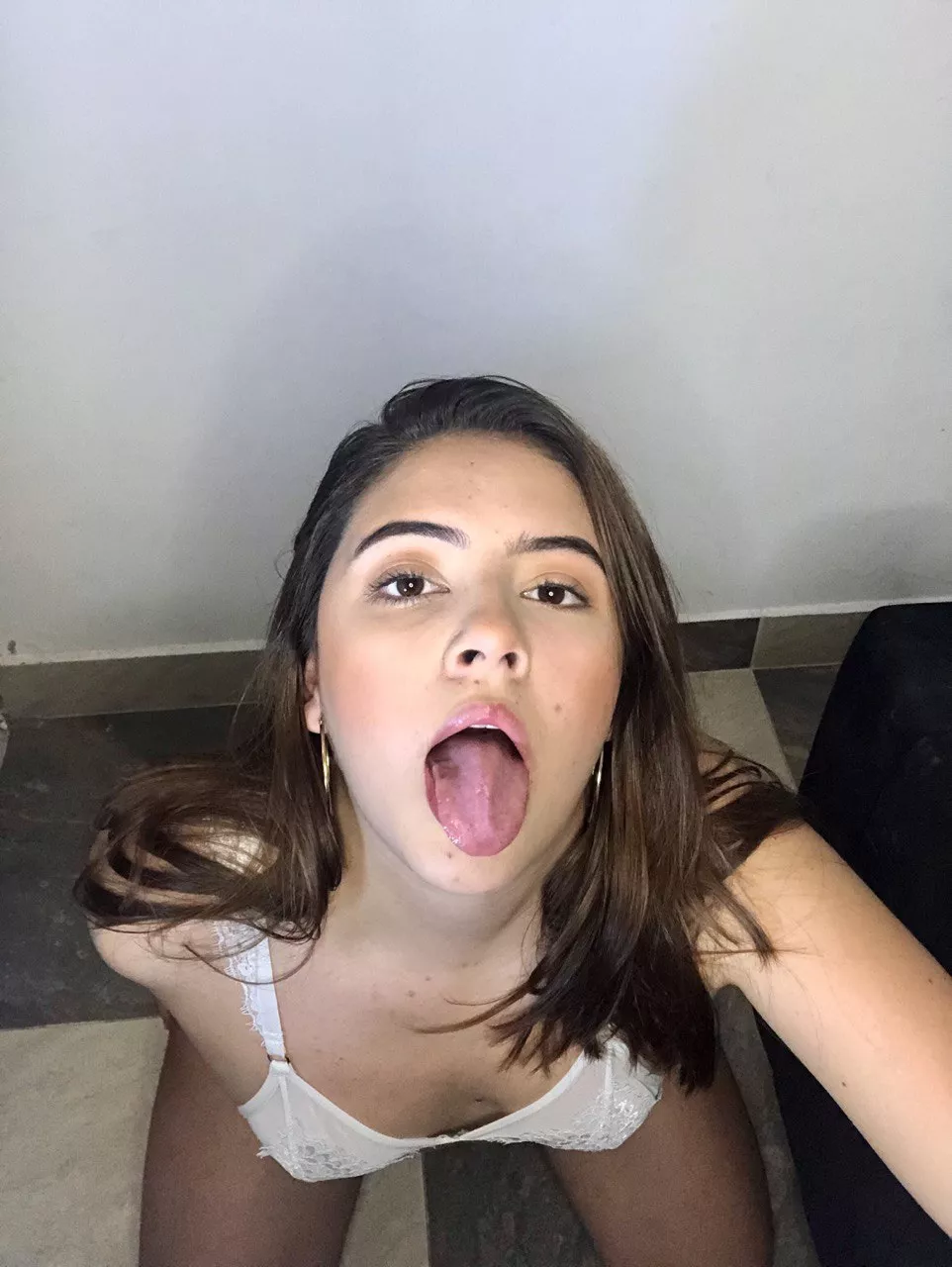 Spray this cam girl down 💦 posted by slowerclue