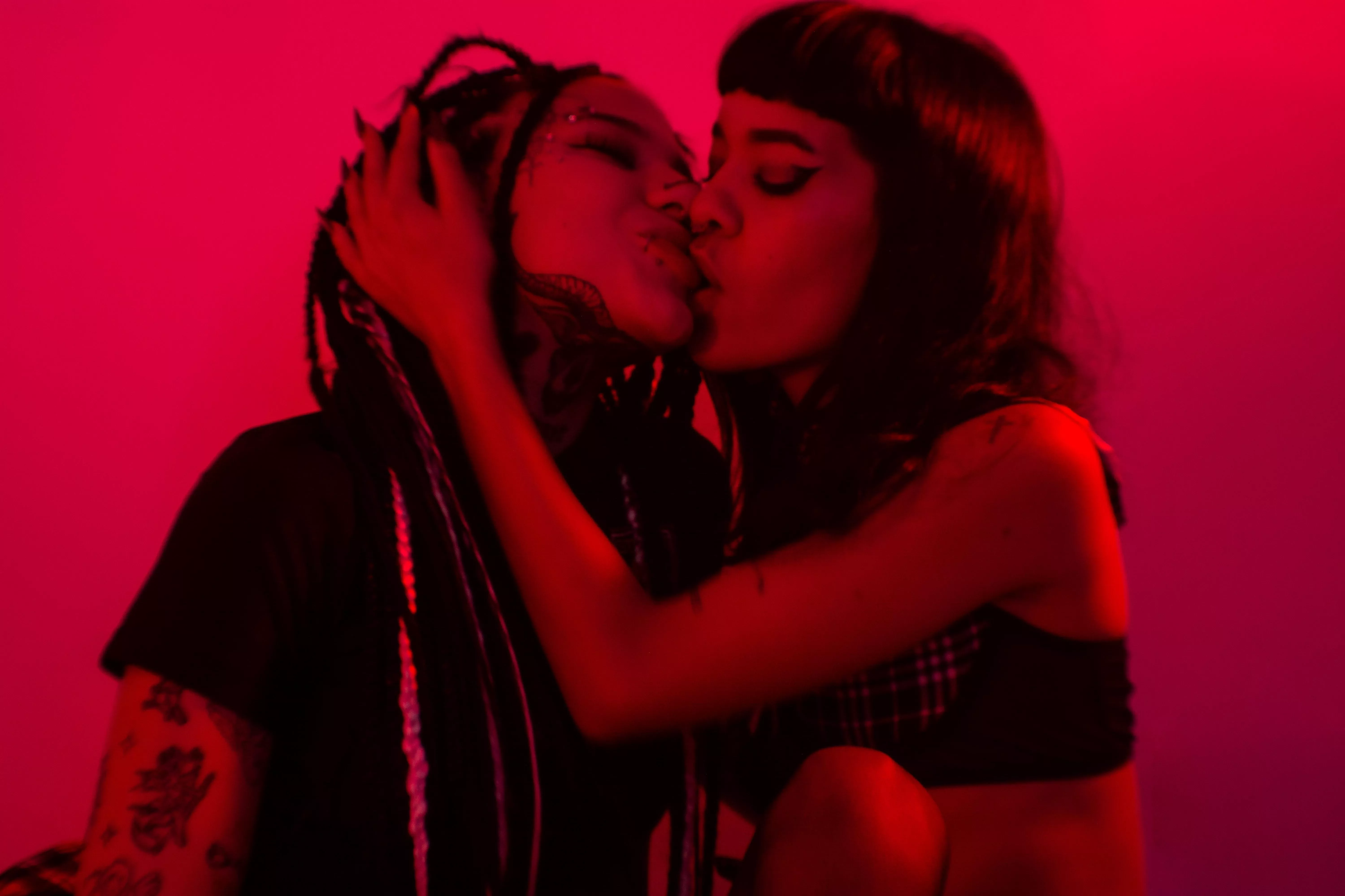 vampire kissing posted by VennusSativaa