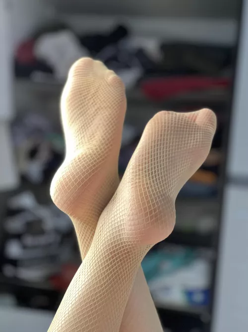 Wanna taste my feet? by pamelamarquez93