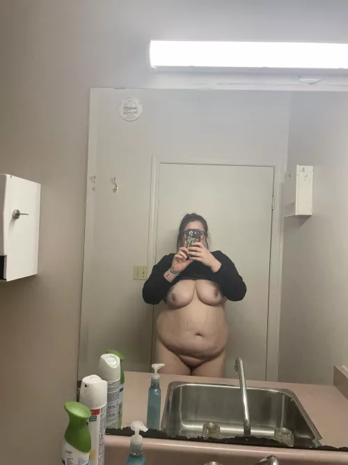 Want someone to put my body to good use 💦💦 by Chickietender