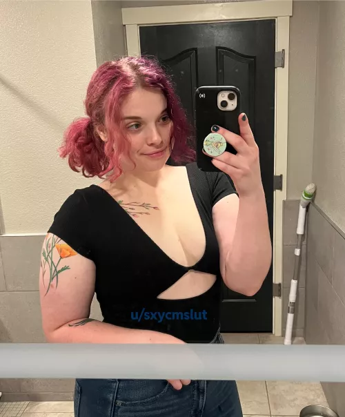 A cute selfie before I hit the club by sxycmslut