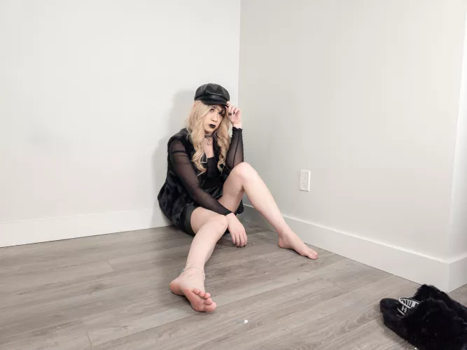 At my feet by zsynicall