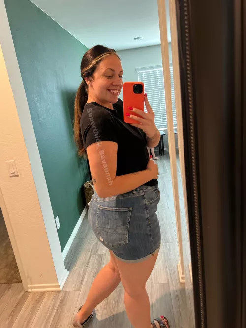 Check out more of my milfy self @Superthick.Savannah Link below by Superthick_Savannah