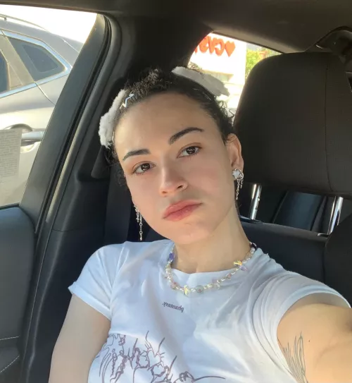 Do you think I’m cute? by hiiibentley