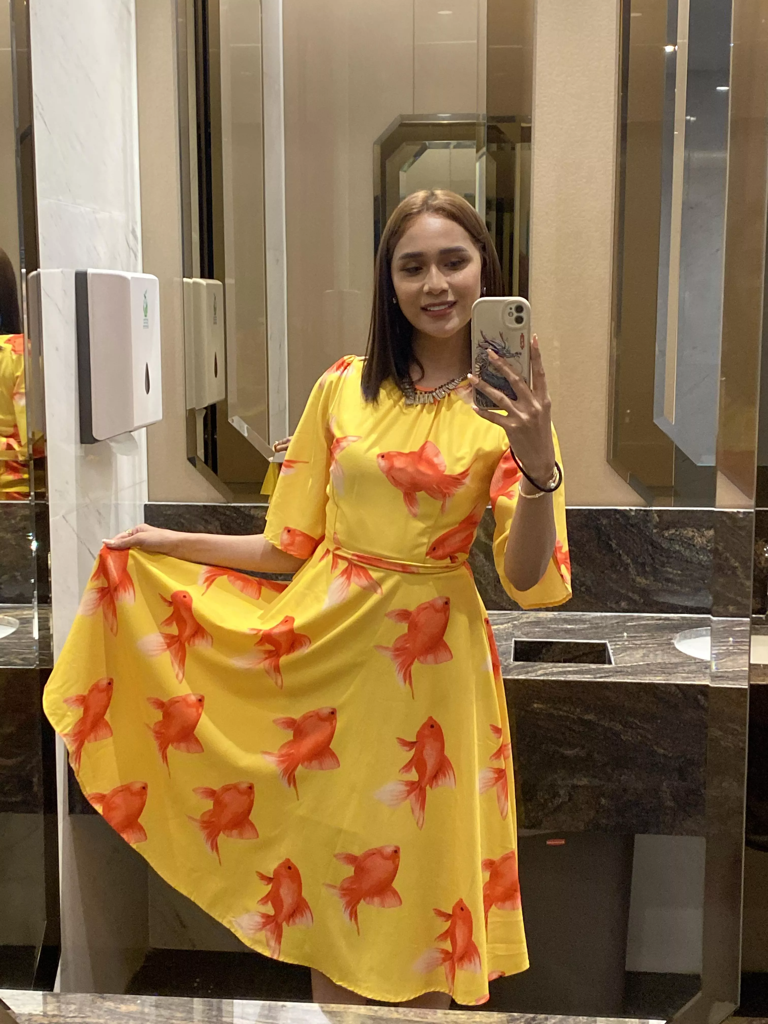 Do you think yellow suits me? posted by ImportantInfltion