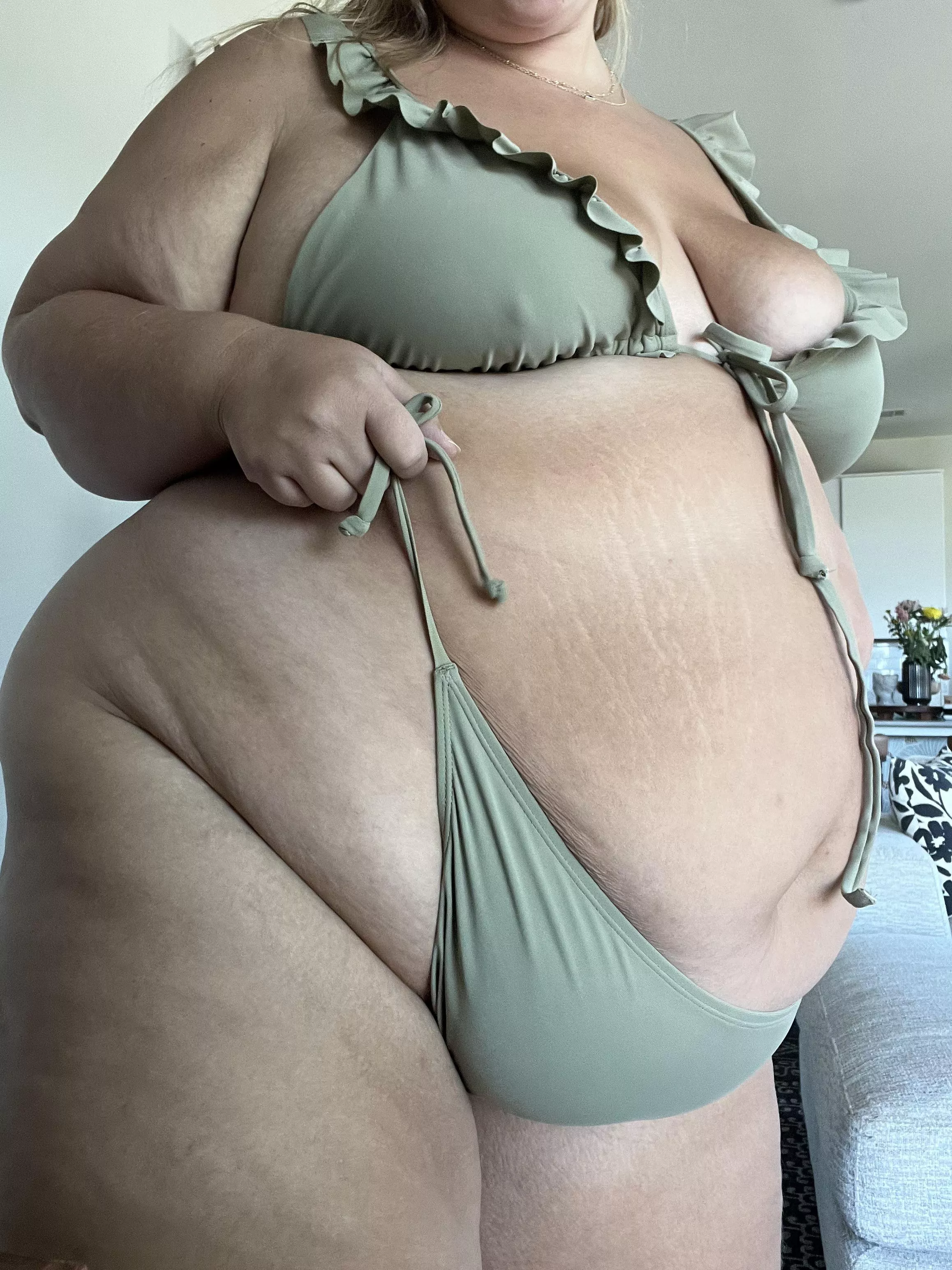 Do you wanna play with this massive belly? posted by ceciliaxemily