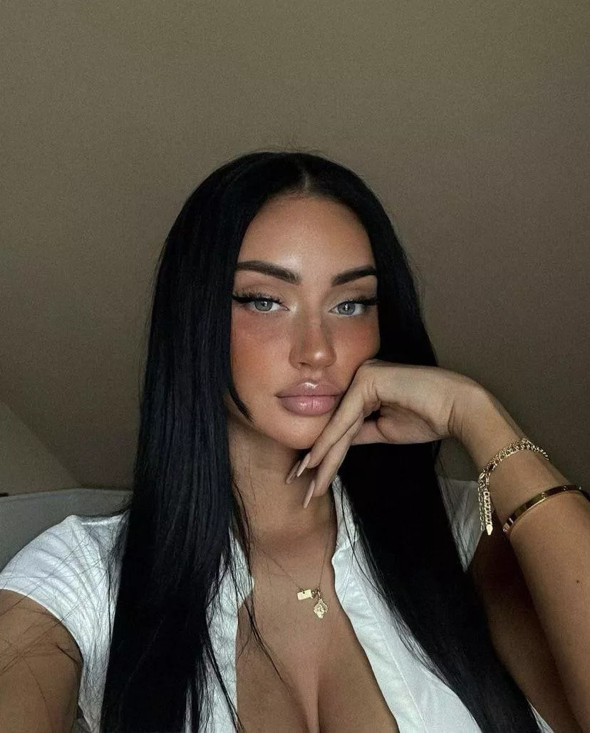 I’m stroking to chavs right now . Help me out 😋 posted by VrtFun