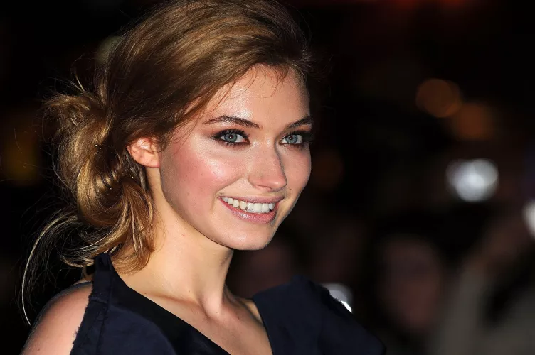 Imogen Poots by TubelessPhot531