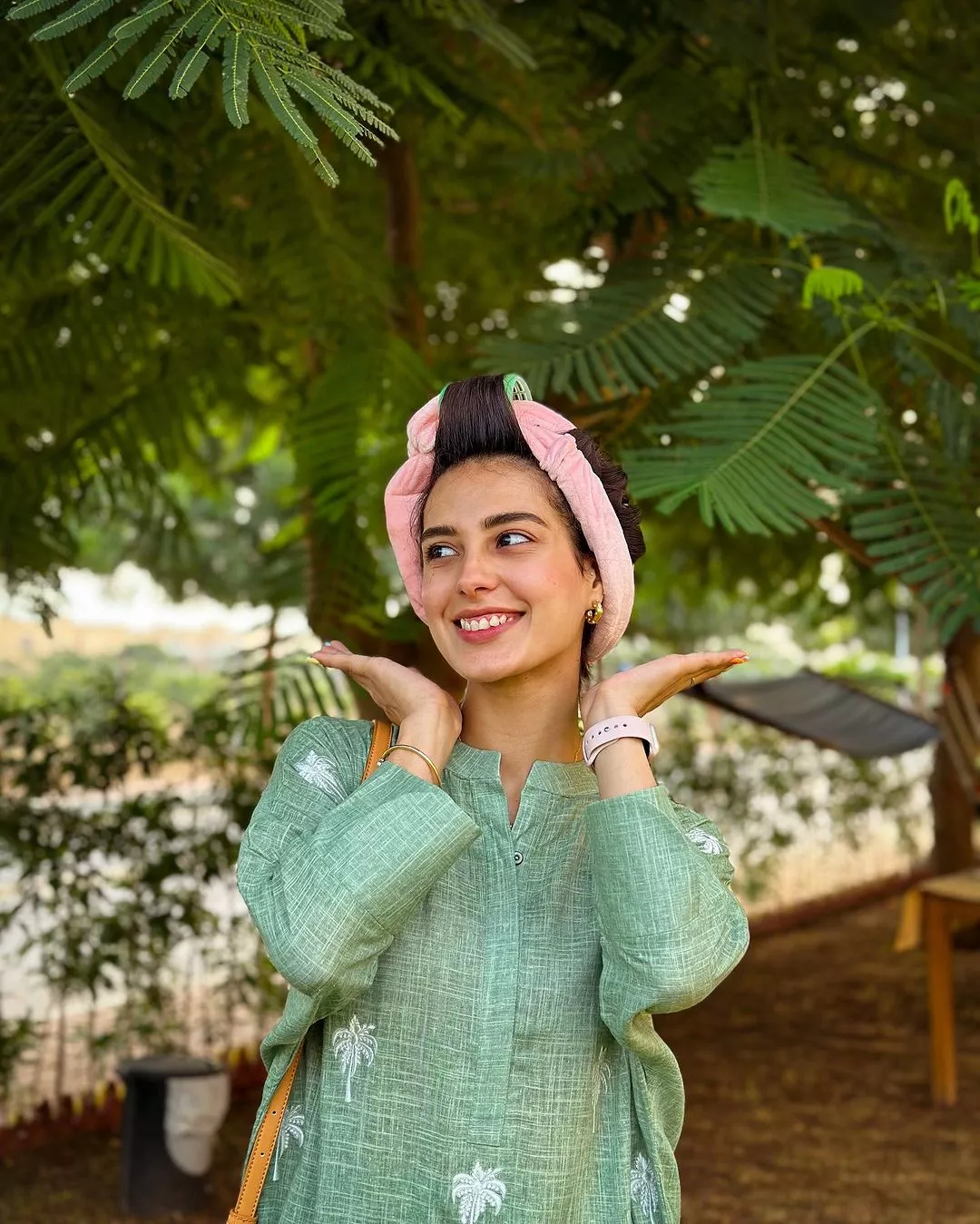 Iqra Aziz posted by James007BondUK