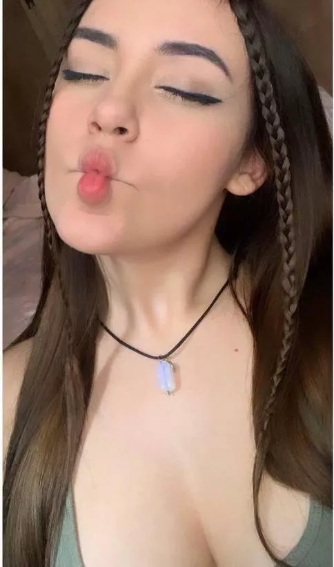 Just a 19yo brunette here <3 posted by GraciaSousa