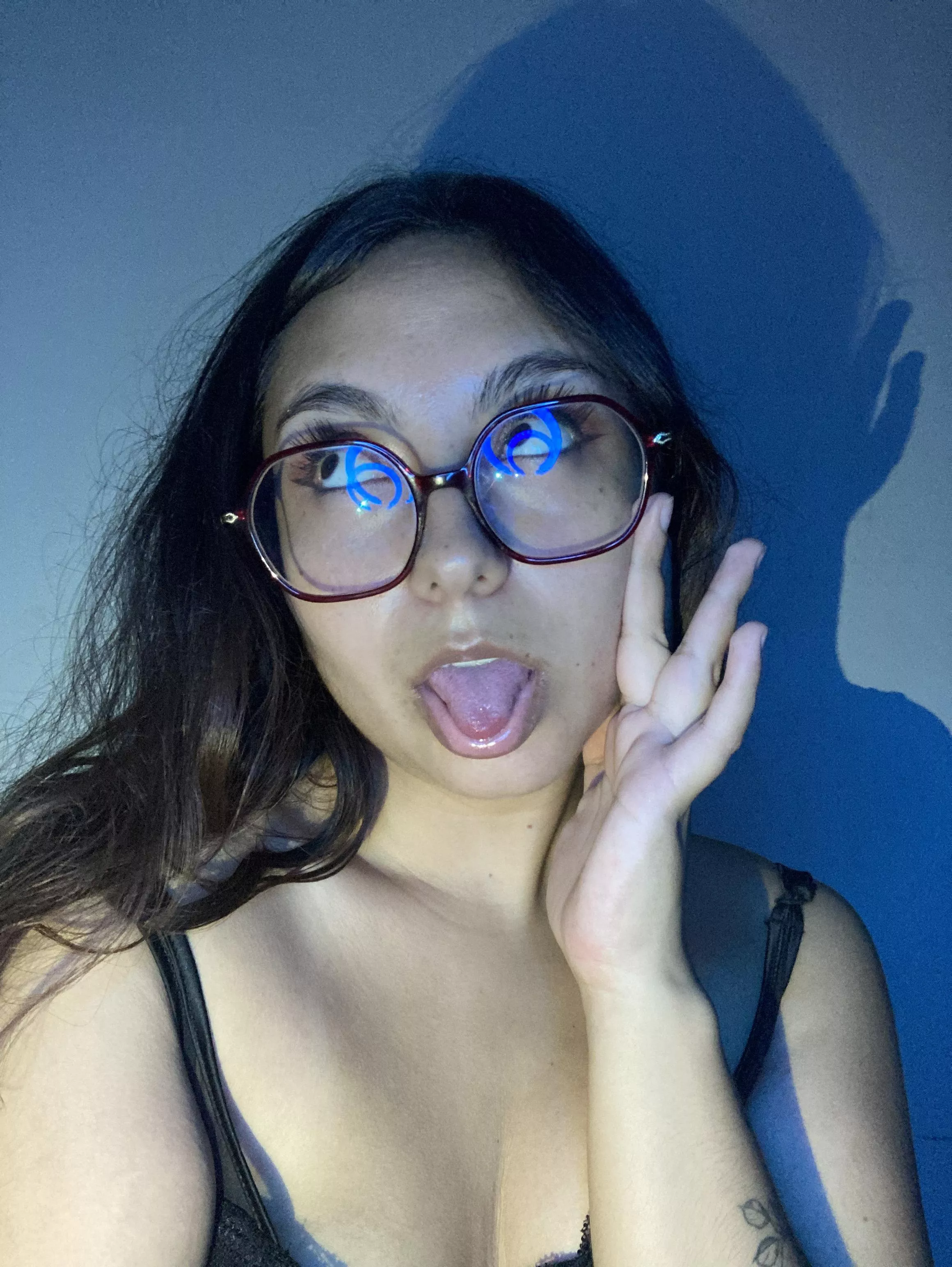 Just your Latina girl trying to look cute :) posted by lelogonibd