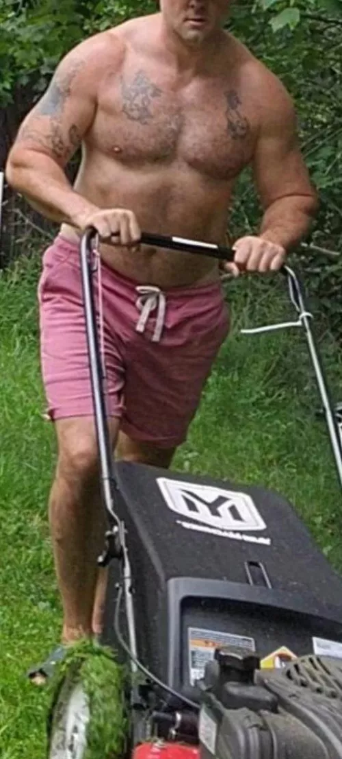 Landscaper heard your man ain't around. [42] by DadMoves007