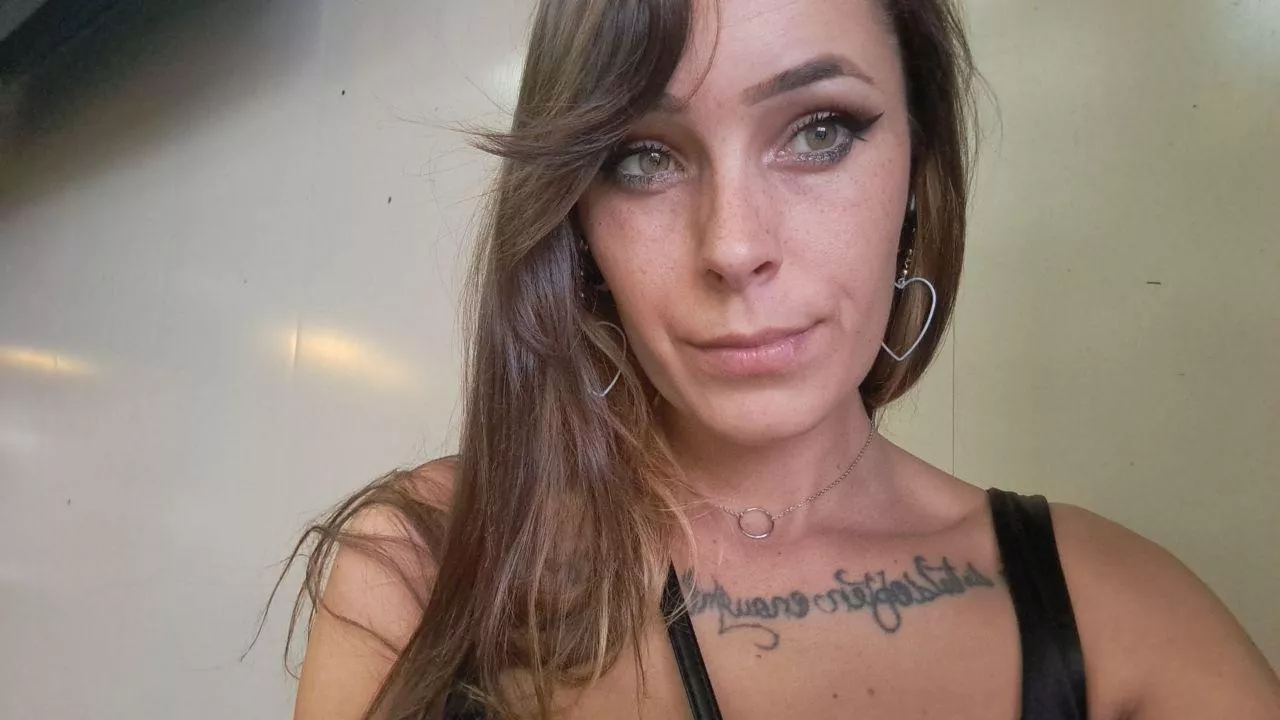 Olive skin, green eyes and freckles as an added surprise posted by BeezyGee423