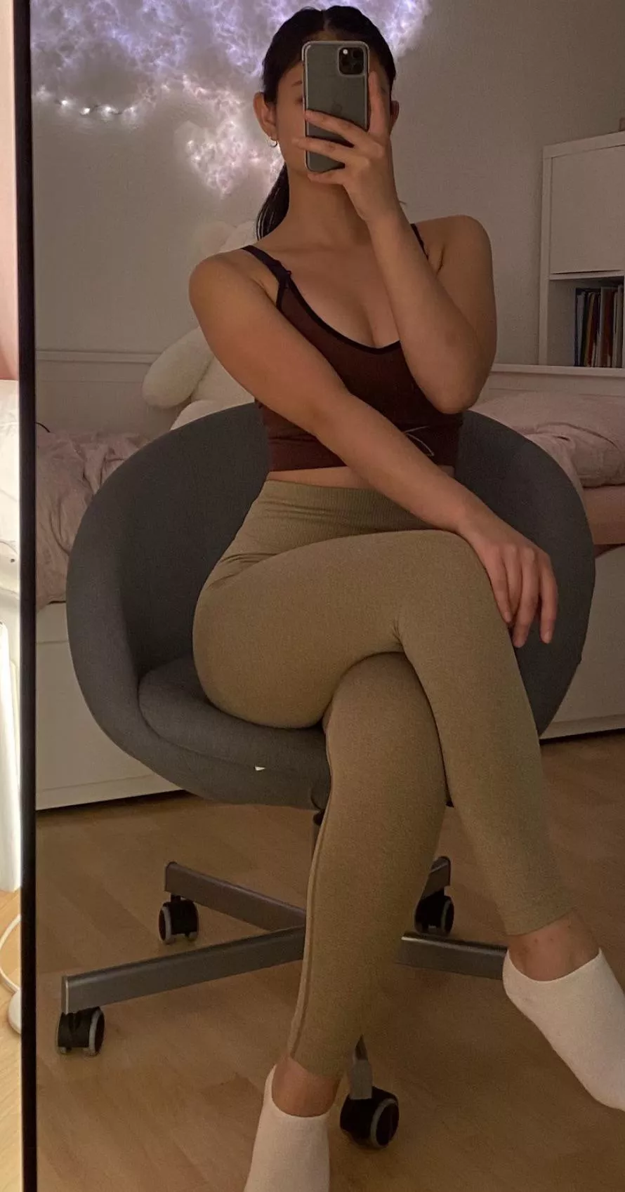 Posing elegant 🥶 posted by Sad_Bat6485