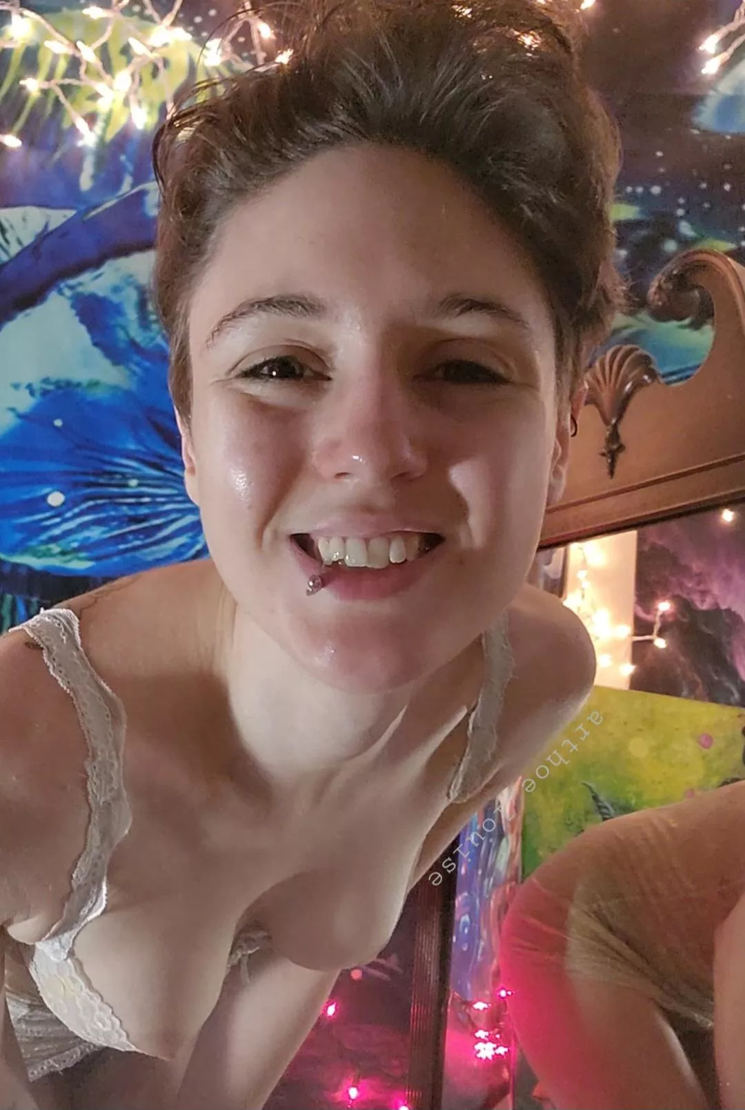 They're barely held in there posted by arthoe_louise