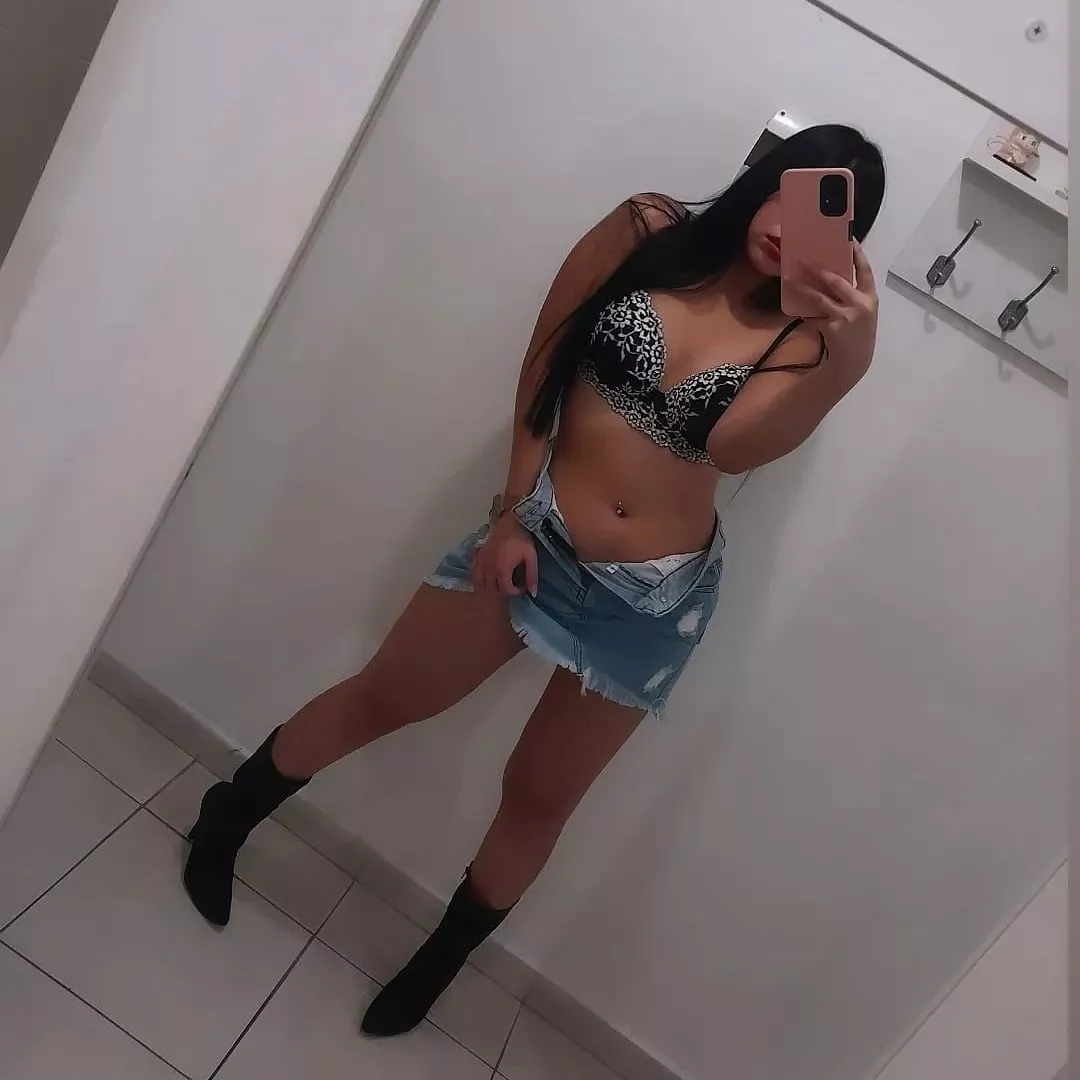 You follow my legs with your eyes, don't think I didn't notice! posted by Aritabonjovi