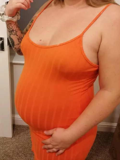 18 weeks pregnant and so big already 😍 I have nothing on under my dress and I'm so horny would you lift up the dress and fuck me? by jesspregnancy