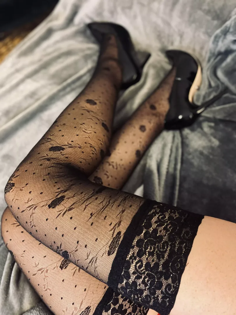 A kiss from a rose 🌹 by Nina-Goddessinnylons