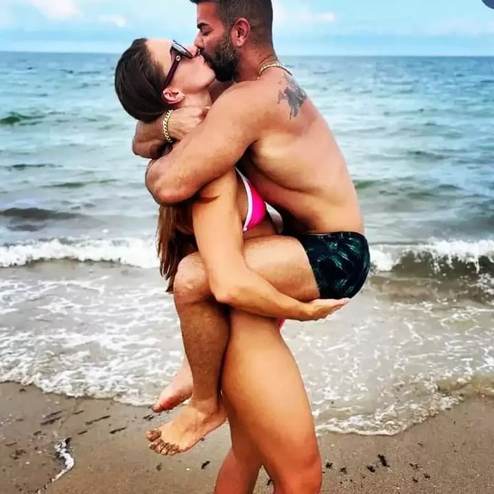 Best beach kiss posted by Leading_Status_4395