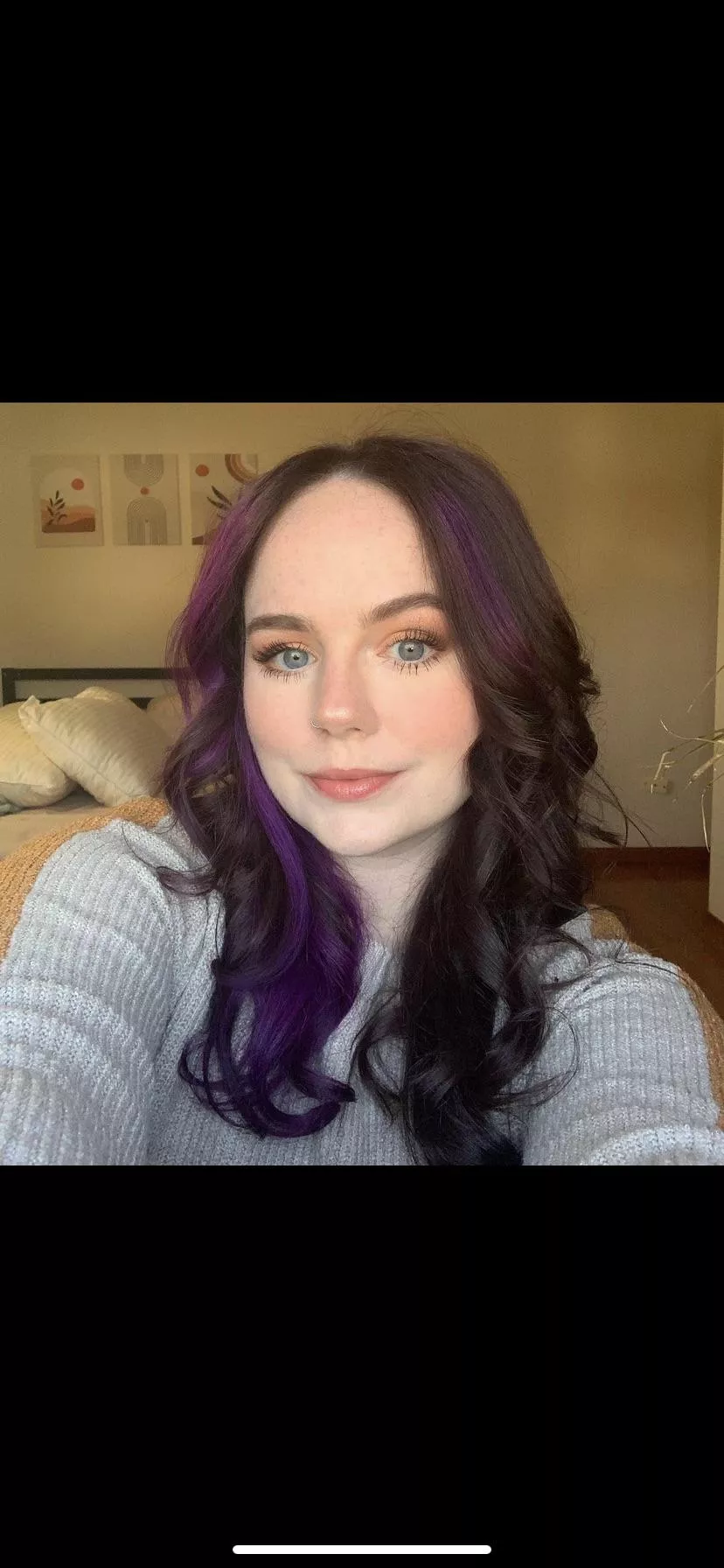 Brunette with a pop of color >> posted by Spicysubsam