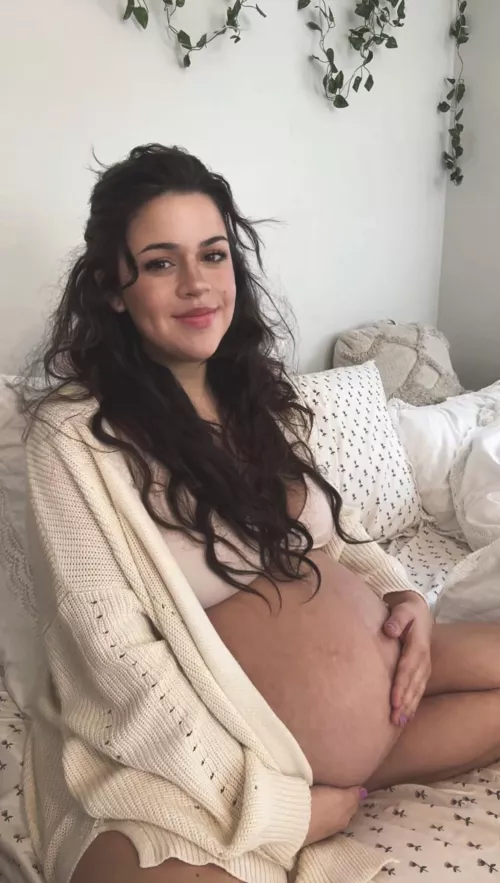 Can I be pregnant and still turn you on? by Cpab91