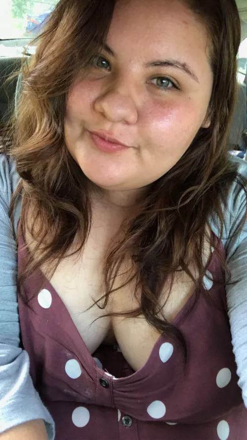 Cute little peek by 0ceanshore