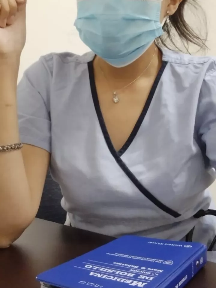 During guard duty it is important to read, do you like my blue scrub? posted by eith_draekghot