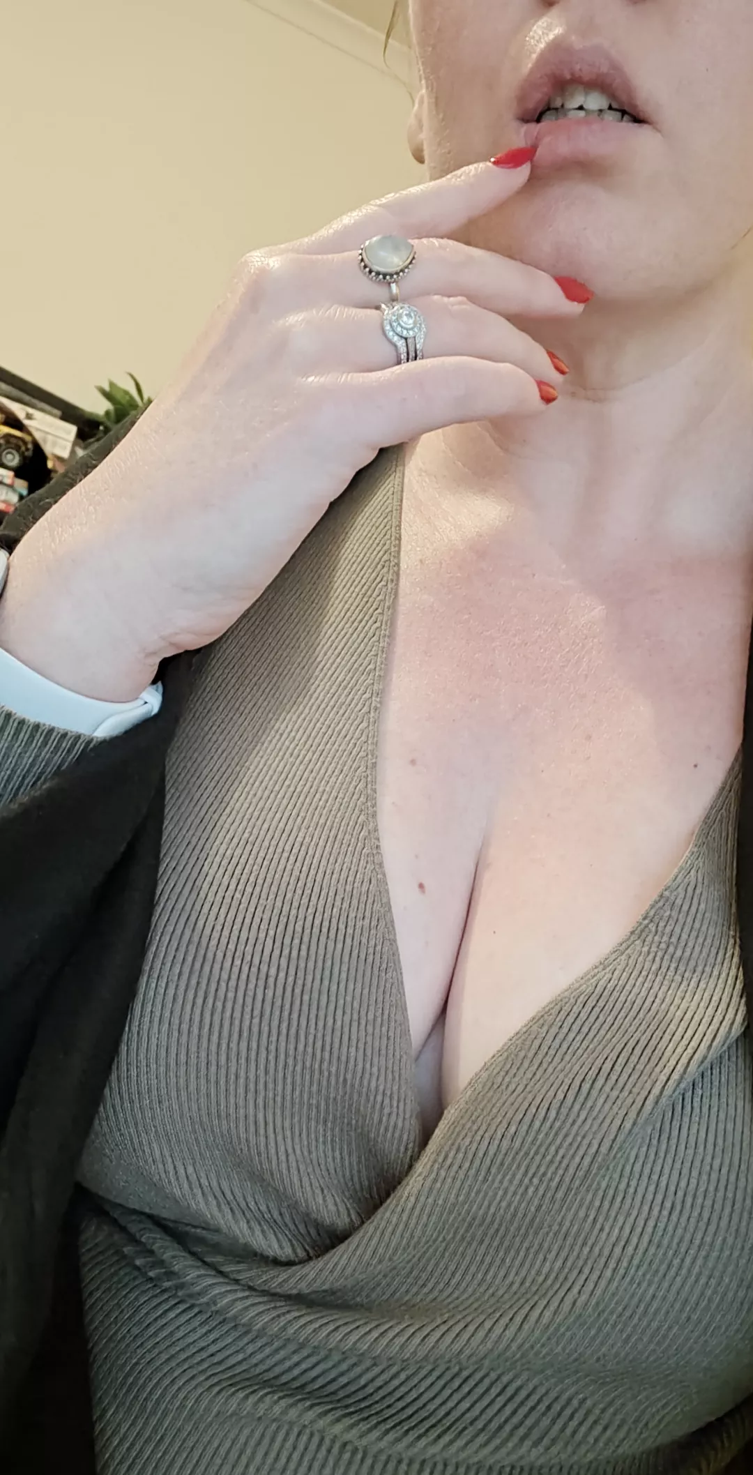 Hubby is out late... posted by Nerdy_Milf84