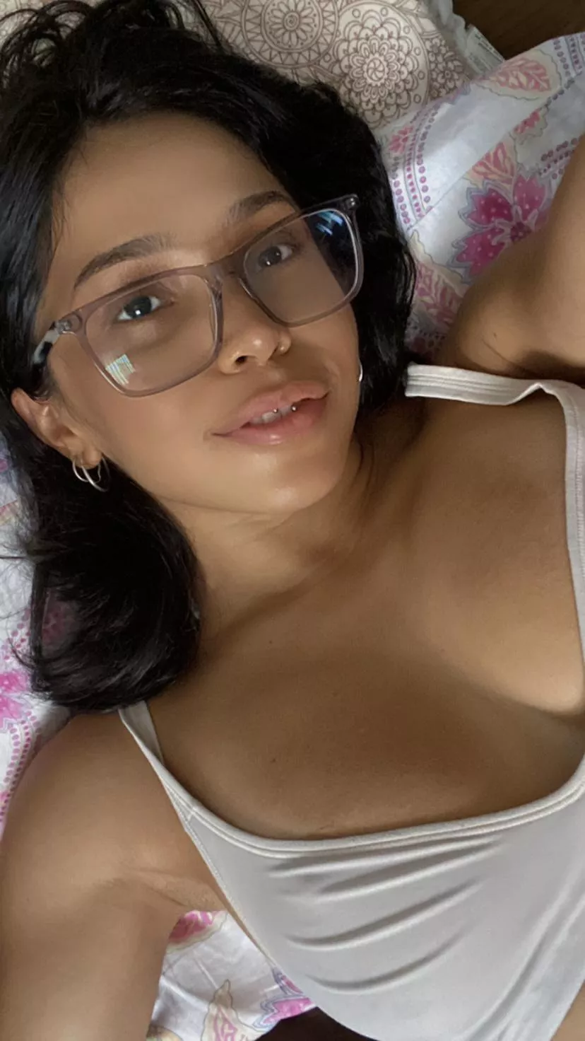 I love my white top [f] posted by NgocKearney