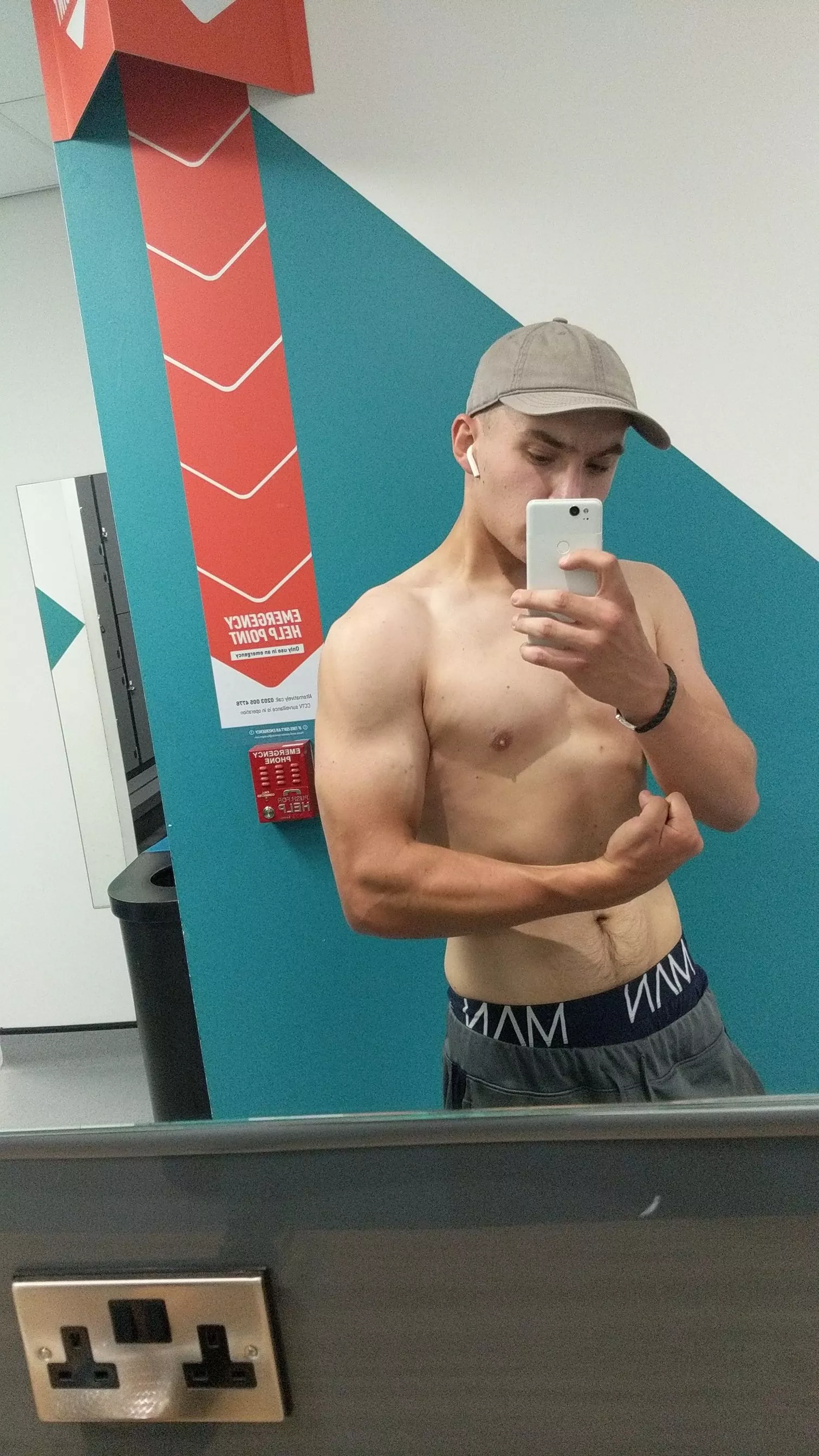 18M posted by Bobbo0075