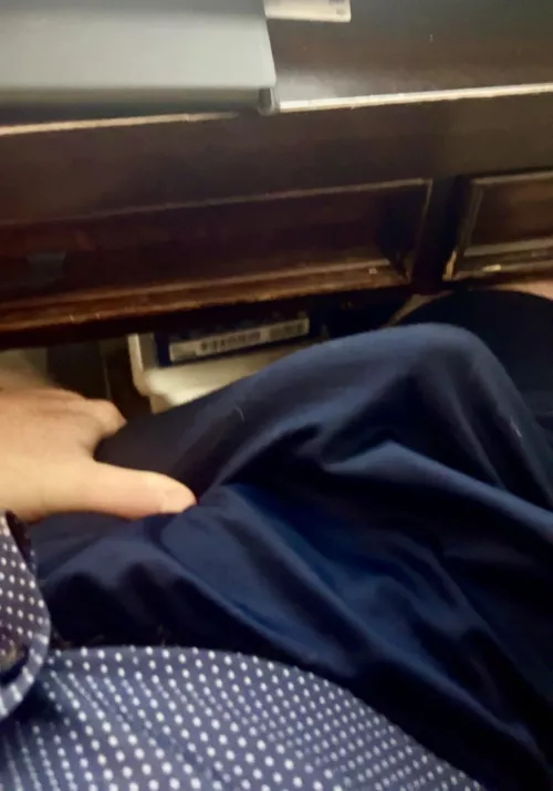 [28] M- Bi curious and always horny working from home. Like talking with other hung masc dudes especially if you think you’re bigger than me by curious817