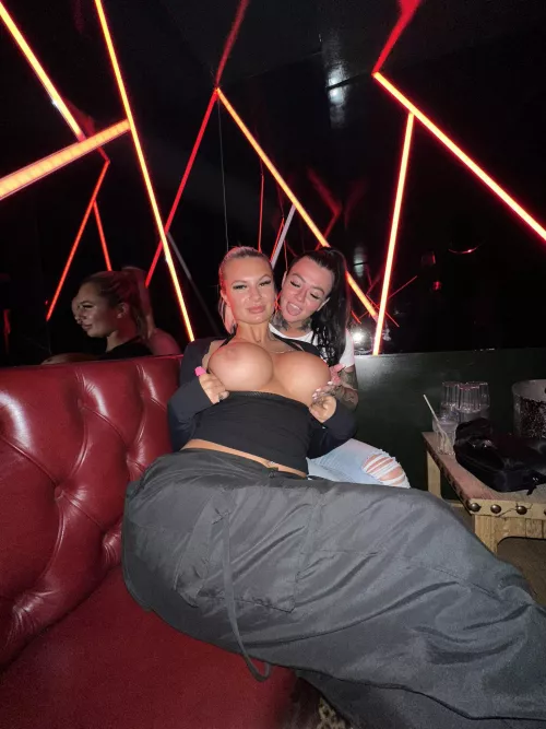 Anyone like gooning to a public bimbo… by Sambeezi3