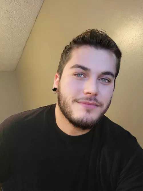 Chill day. 🍺 what's ur weekend plans? 🍂 can't wait for hoodie an shorts weather. by Unalivepickle