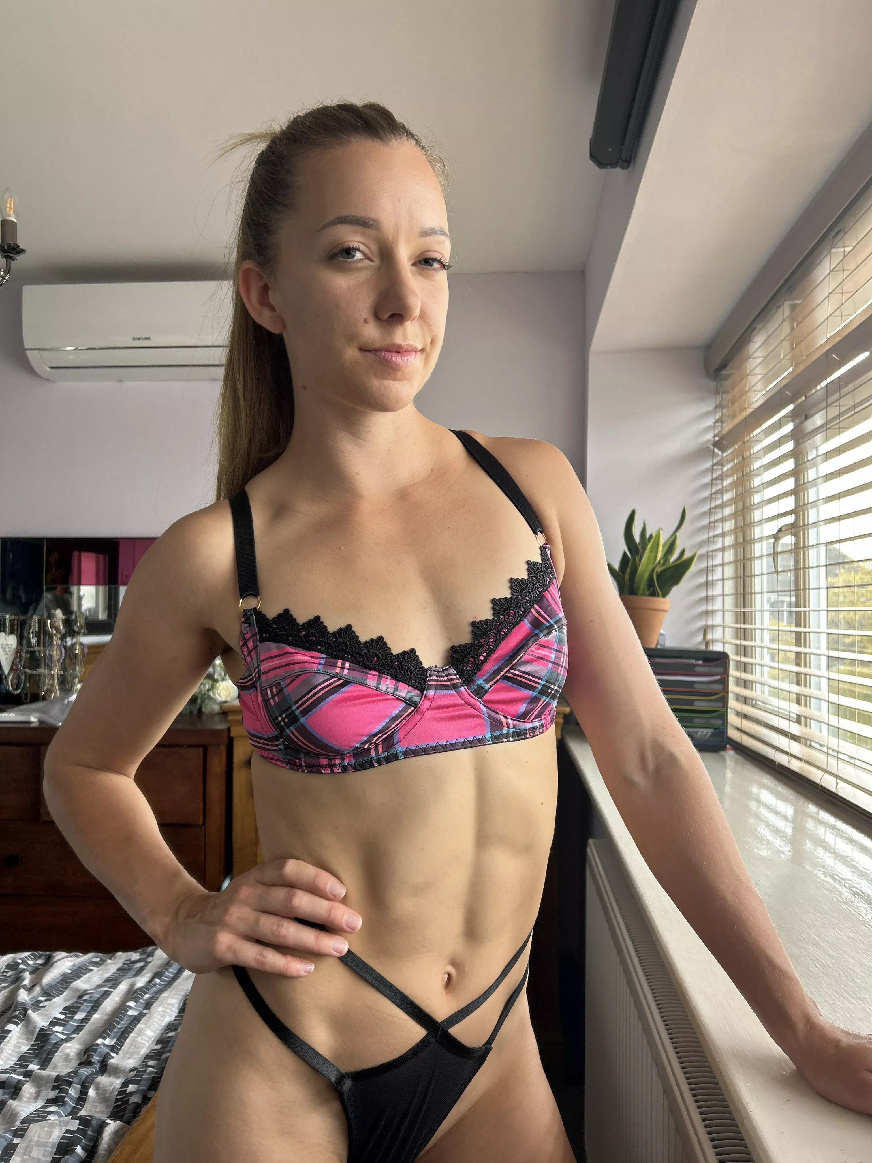 do you find it intimidating when girls have better muscles than you posted by rosieposieblue1