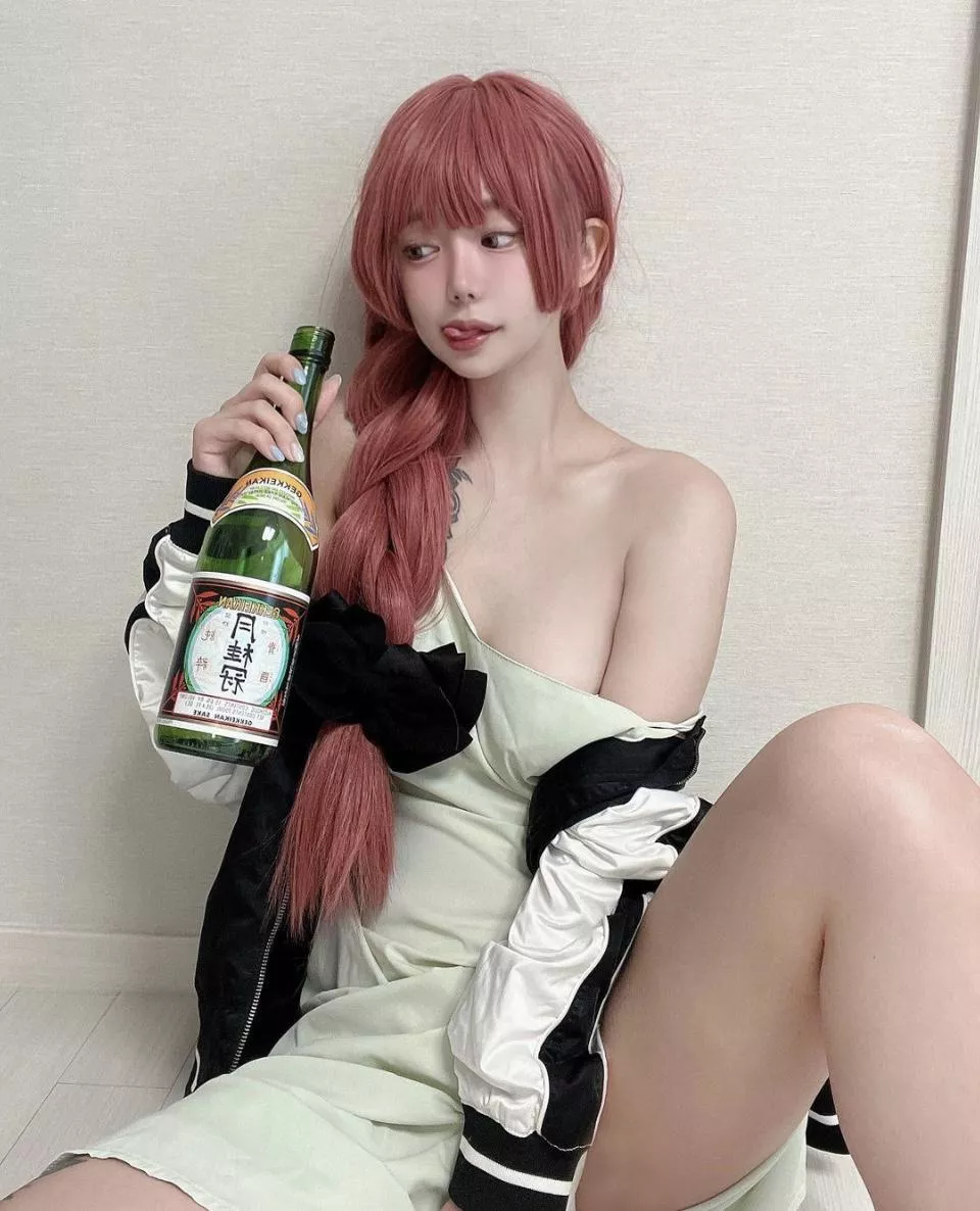 do you know who I'm cosplaying? posted by Goodnightyui