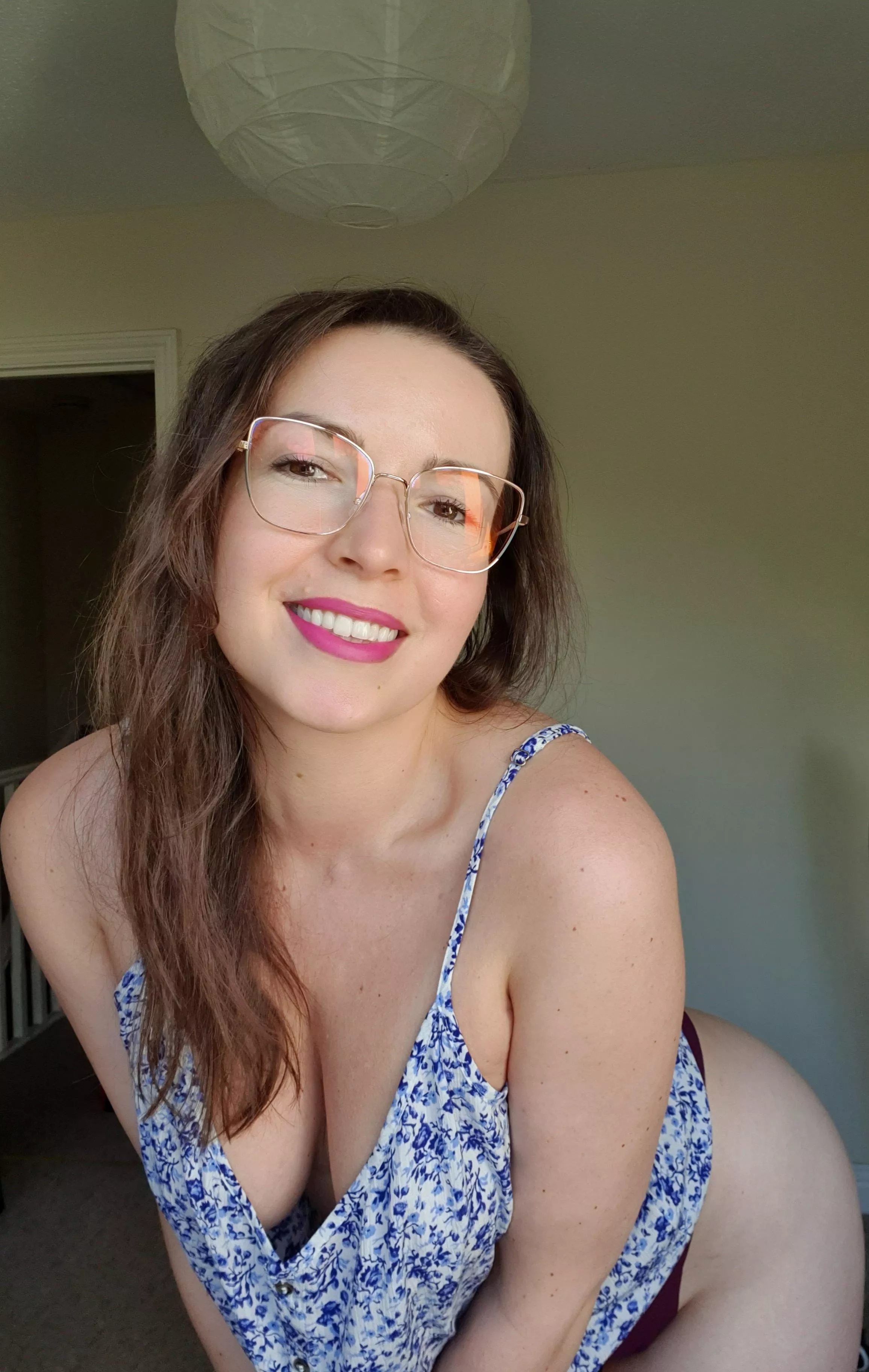 Hope the cleavage is not too big 🤭 posted by Bonbonitka