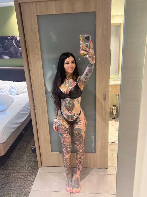 Hot chicks with a lot of tattoos by NotJenniferDeku