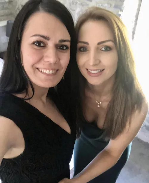 Jess 🖤 or Lisa 💚 by Advanced-Ruin-8211